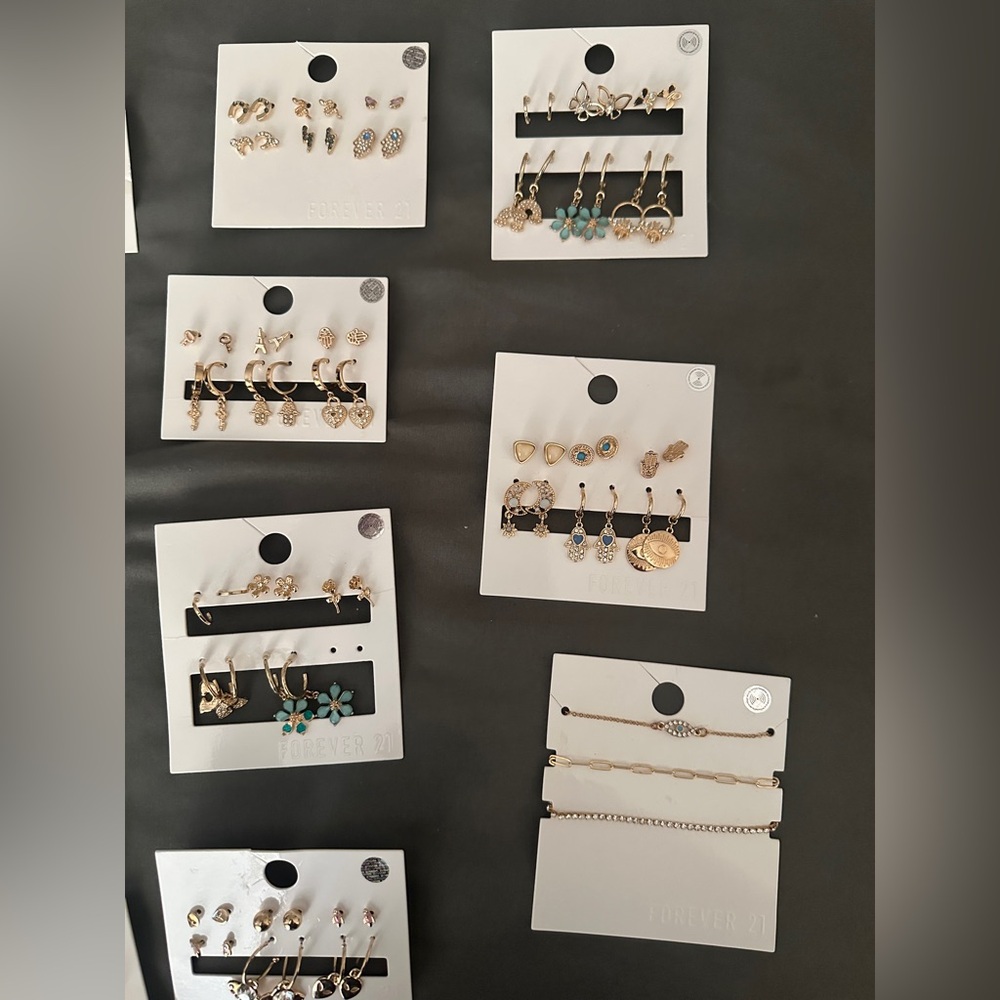 Forever 21 Assorted Gold and Silver Earring Collection - Picture 2 of 8